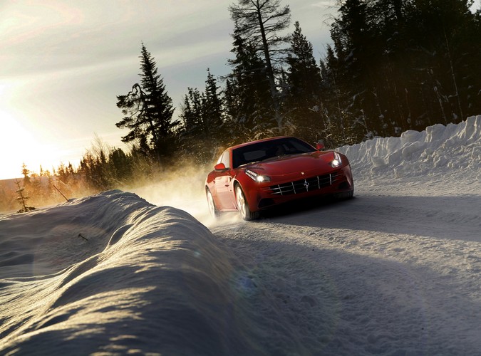 Oto ferrari FF - ferrari four - jeszcze nigdy w historii cyfra 4 nie wywołała takich emocji