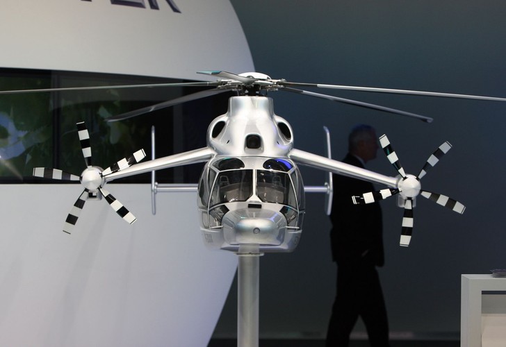 Model helikoptera Eurocopter X3 zaprezentowany na 49. Air Paris Show.
