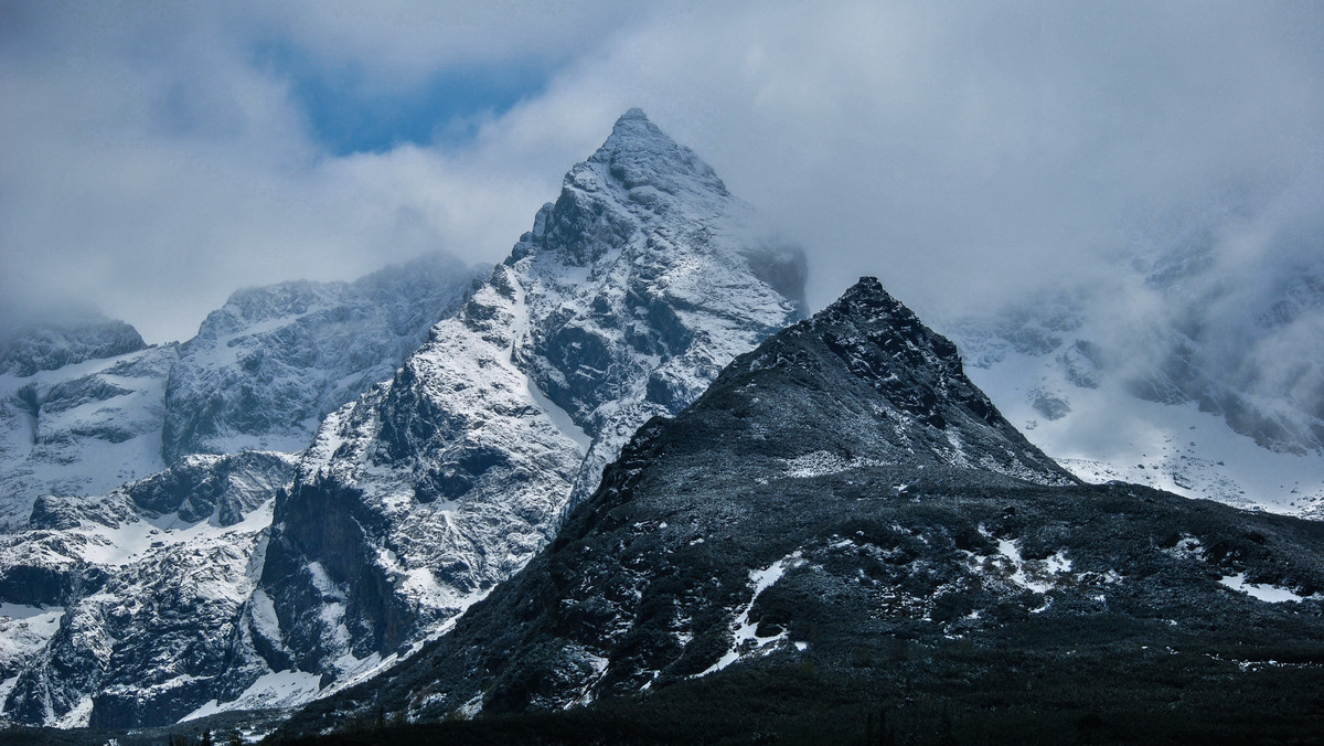 Tatry: sypie śnieg, drugi stopień zagrożenia lawinami