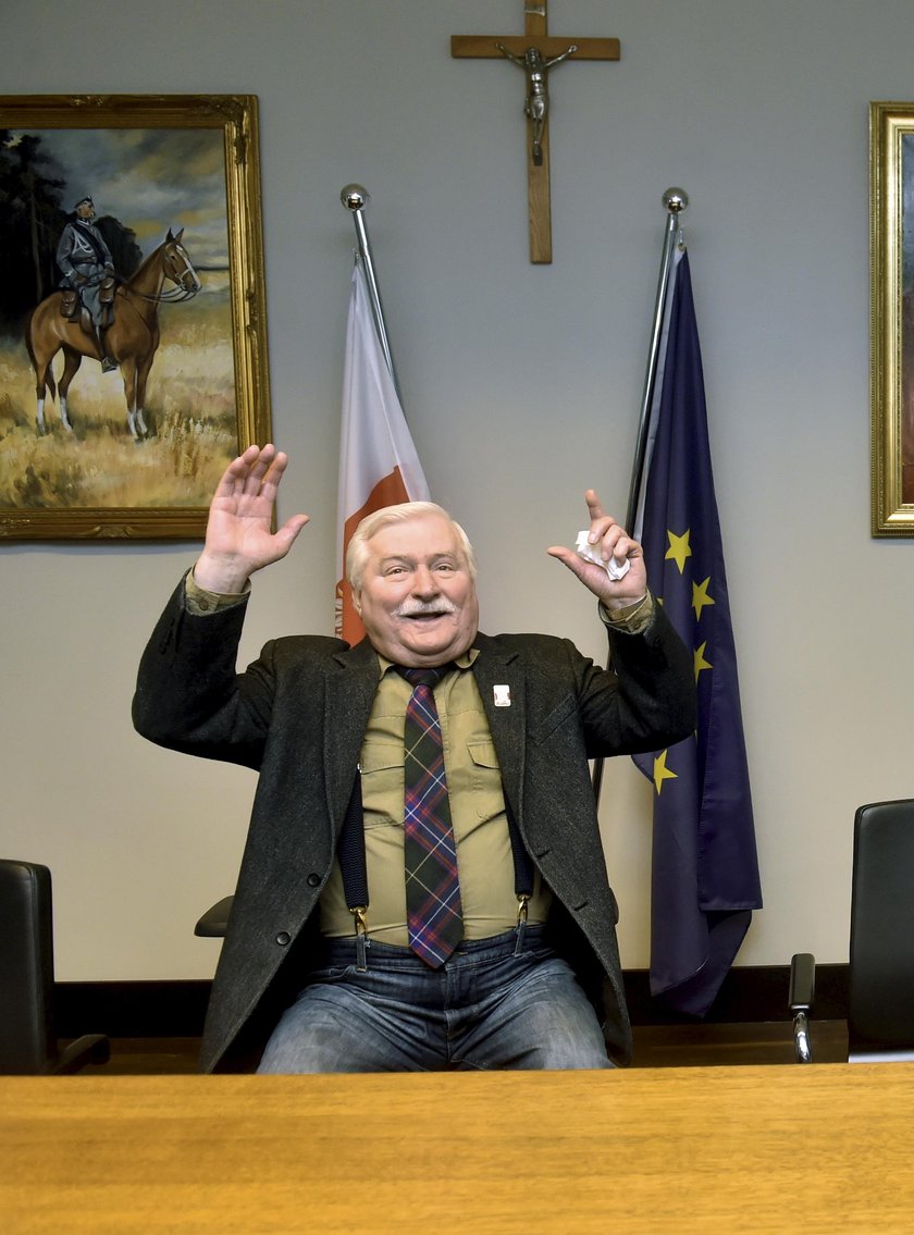 Wałęsa wywołał skandal. Teraz się gęsto tłumaczy