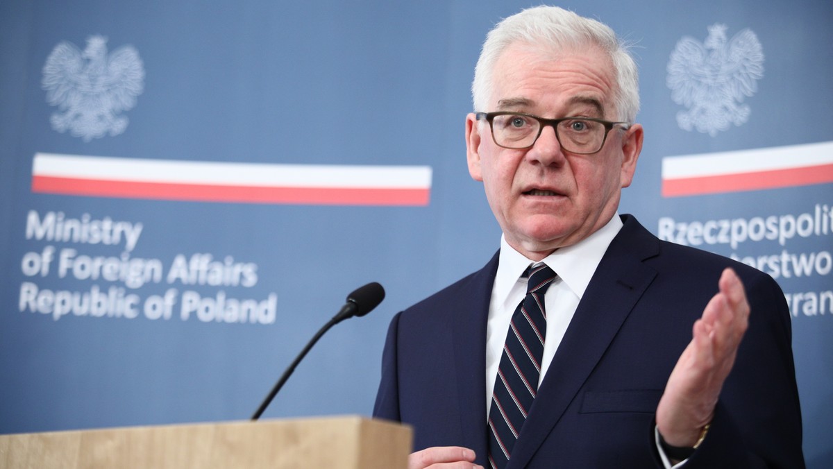 Szef MSZ Jacek Czaputowicz na dzisiejszym spotkaniu z ambasadorem Rosji Siergiejem Andriejewem oświadczył, że nie widzi podstaw do dalszego przetrzymywania przez stronę rosyjską wraku samolotu rządowego, który rozbił się pod Smoleńskiem i oczekuje jego zwrotu - poinformował resort dyplomacji.