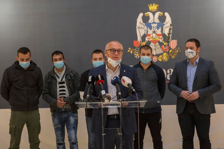 Vesic urucuje nagrade spasiocima ras fot vladimir zivojinovic 20 preview