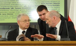 Macierewicz "stawia się" Kaczyńskiemu? "Klub PiS, ani prezes nie mają wpływu na kadry w MON"