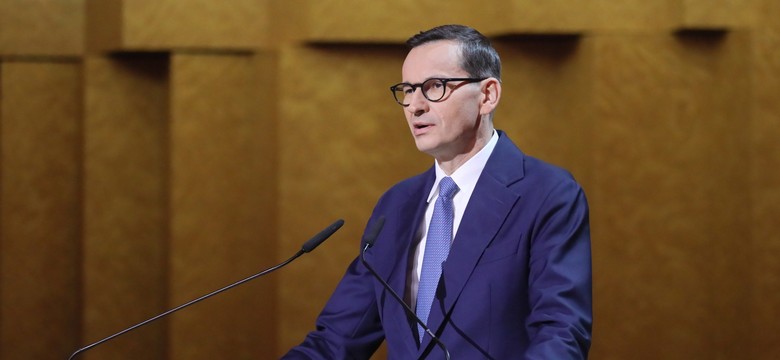 "Piłeś? Nie pisz...". Politycy odpowiadają na wpis Morawieckiego, powstał spot KO