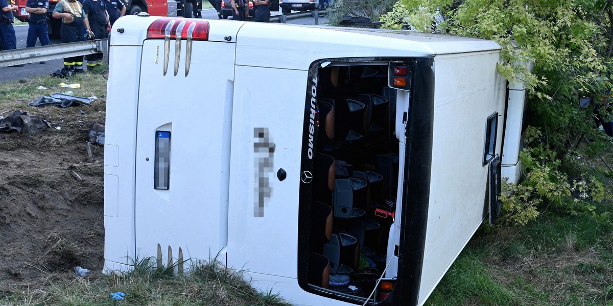 Deadly bus crash near Szabadbattyan