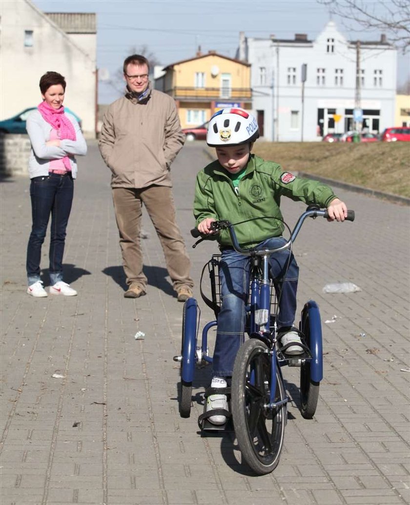 Adaś dostał rower od komentatora "Faktu"