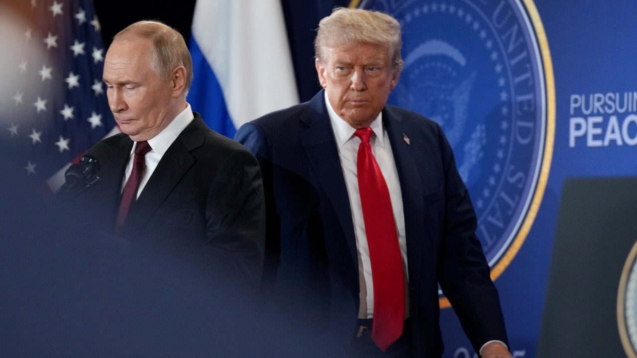 Trump trzyma za plecami wielki kij, którym może zdzielić Putina. Powinien w końcu go użyć [OPINIA]