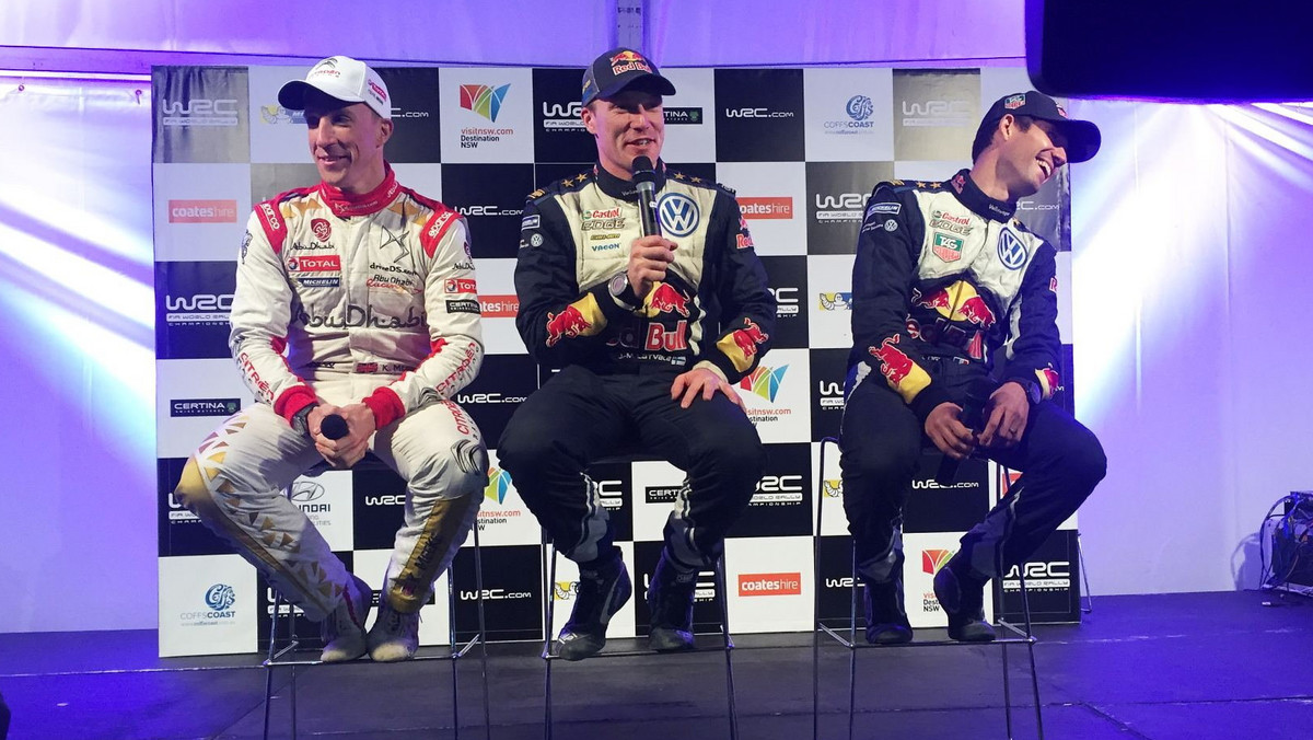 Luźna, typowa dla Australii atmosfera udzieliła się kierowcom WRC po zakończeniu piątkowego etapu. Lider Jari-Matti Latvala przyczyn zwiększonego tempa upatrywał w kawie, którą dała mu żona Sebastiena Ogiera. - Jutro zamknę ją w pokoju - żartował trzeci w generalce mistrz świata. Drugi Kris Meeke w ostrych słowach skrytykował FIA - za zaplanowanie niebezpiecznego oesu na sobotę.