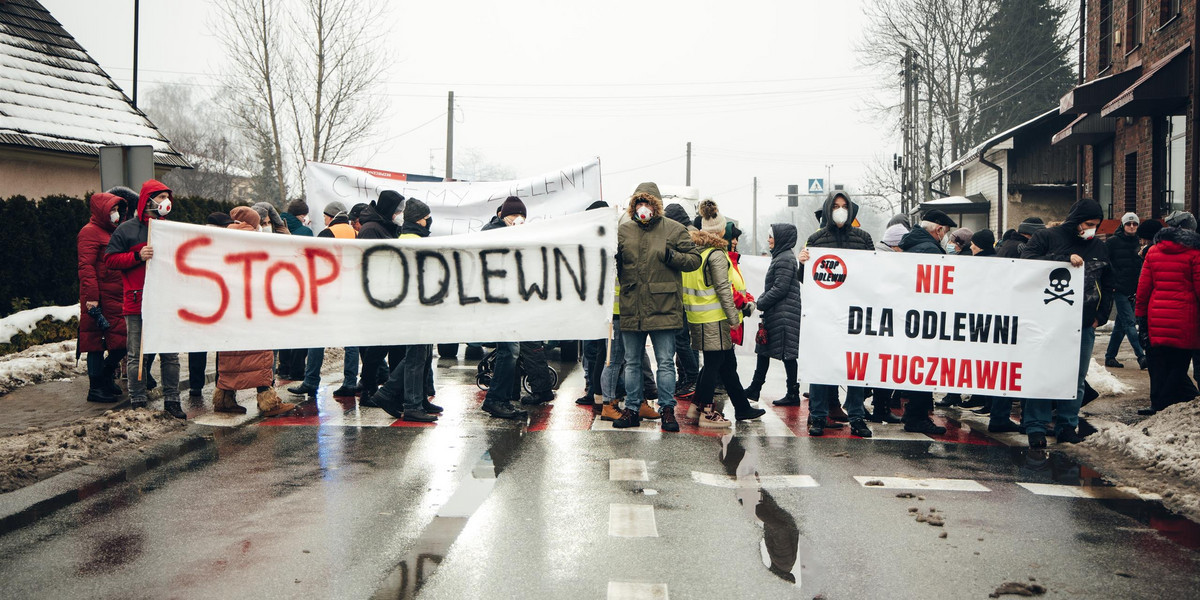 Protest mieszkańców Dąbrowy Górniczej przeciwko budowie odlewni żeliwa w dzielnicy Tucznawa. 