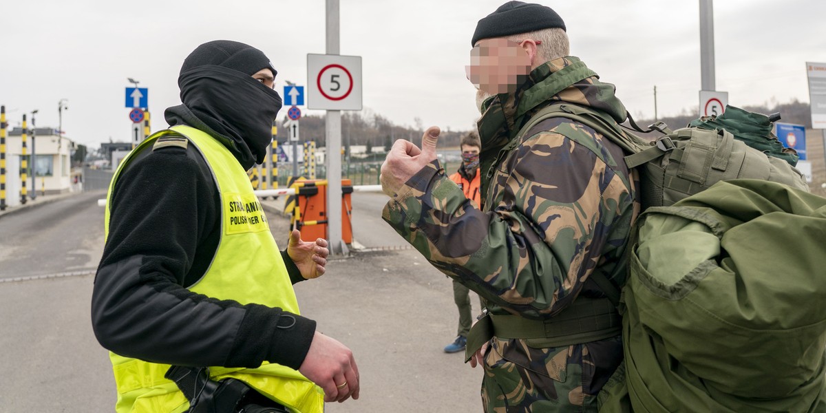 British veterans travel to Ukraine frontline