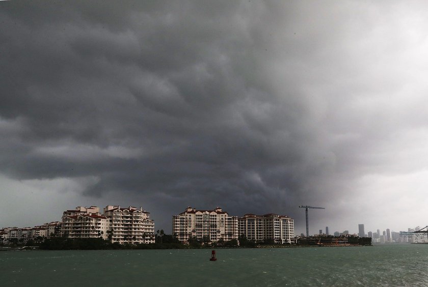 Pierwsze ulewy wyprzedzające nadejście huraganu Irma dotarły do Miami