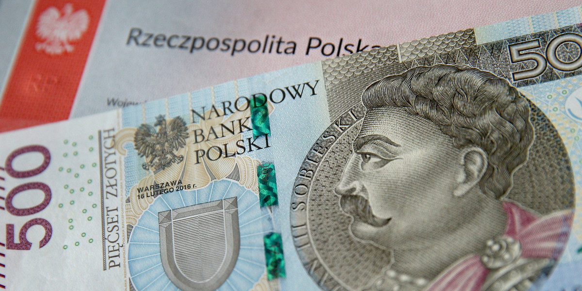 500 plus wypłacane polskim pracownikom w Niemczech mają być pomniejszane o sumę świadczenia otrzymywanego w Polsce (o ile jest pobierane).. Decyzję taką podjął Niemiecki Federalny Trybunał Finansowy.