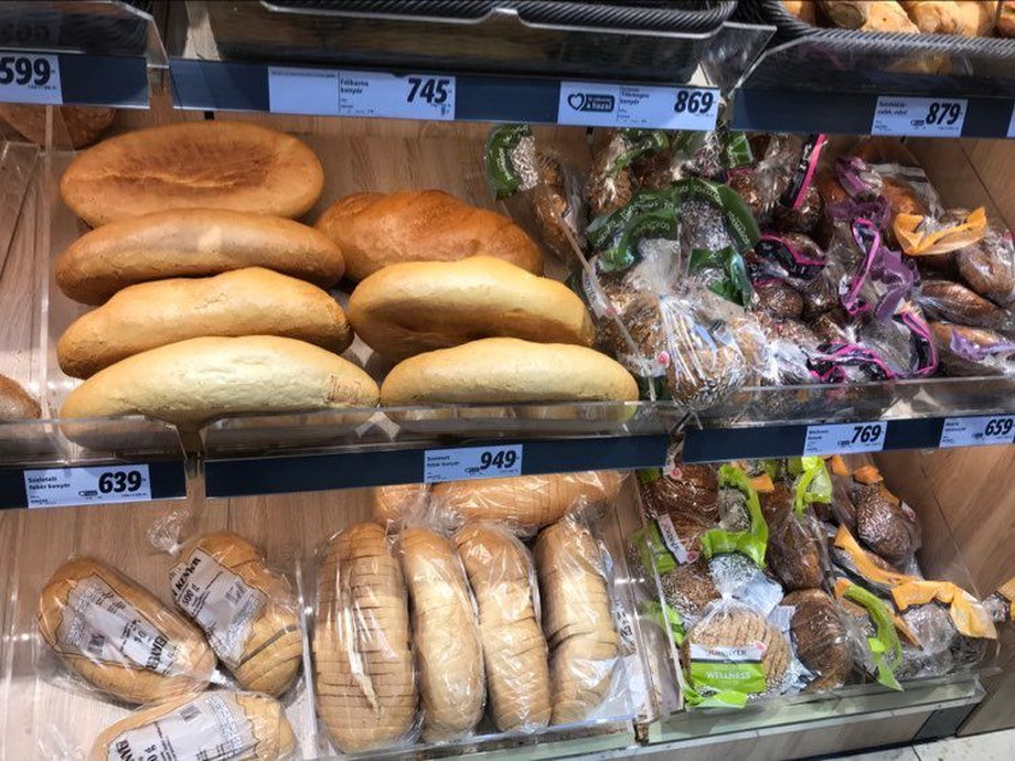 Chleb jest zauważalnie droższy niż w Polsce.