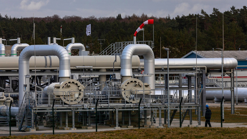 Gazociąg na stacji odbioru gazu przy wstrzymanym projekcie Nord Stream 2. Lubmin, Niemcy