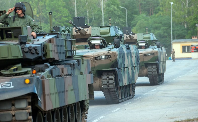 Bojowe wozy piechoty Borsuk oraz czołg K2 Czarna Pantera.