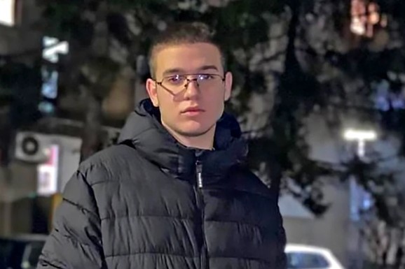 "PROLAZNICI SU ZVALI HITNU POMOĆ, A ON TVRDI DA JE UDARIO PREDMET!" Ispovest oca stradalog tinejdžera (19) u Leskovcu: Mladić poginuo na motoru, porodica na sudu "oči u oči" sa optuženim
