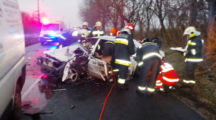 baleset -  fotó: Móré Gergely tű. őrmester – Tatabánya HTP