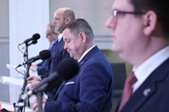 Naczelna Izba Kontroli, zgodnie z wcześniejszymi zapowiedziami, zorganizowała konferencję ws. doniesień o atakach Pegasusem na jej pracowników. Wbrew oczekiwaniom przedstawiciele NIK nie potwierdzi jednak w stu procentach, że ataki miały miejsce, nie chcieli też mówić o szczegółach.