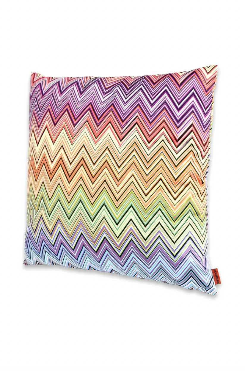 Das bekannte, farbige Zickzack-Muster von Missoni: Kissen in hellen Tönen für 185 Franken.