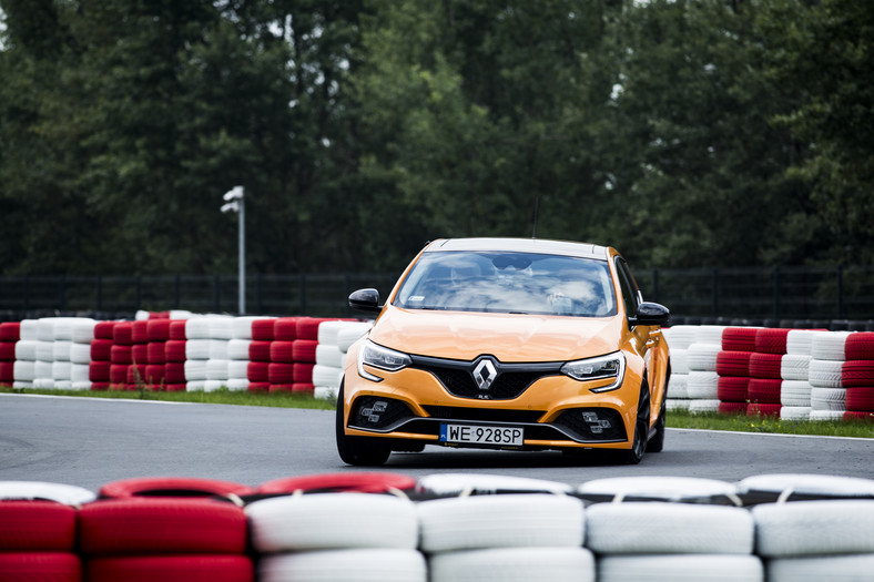 Toyota GT86 vs Renault Megane RS