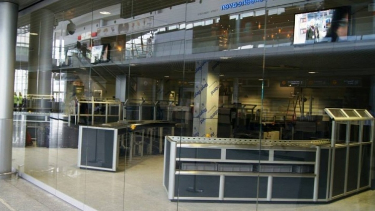 Wkrótce zakończy się rozbudowa strefy odlotów na poznańskim lotnisku Ławica. Pasażerowie będą mieli do dyspozycji więcej przestrzeni i sklepów po przejściu kontroli bezpieczeństwa.