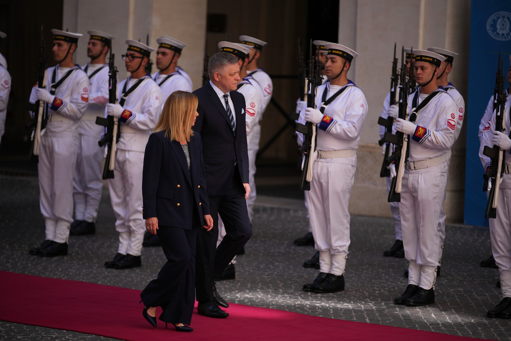 Robert Fico sa stretol s premiérkou Giorgiou Meloniovou.