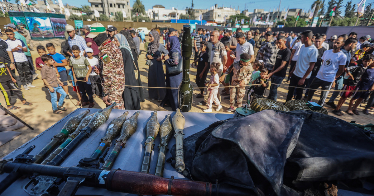 Tajemství arzenálu Hamásu.  Zahrnuje rakety, děla, buldozery a mnoho dalšího