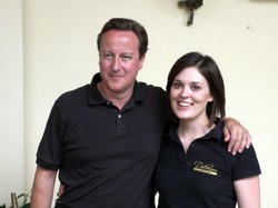 Spektakularne pojednanie. Premier wybaczył kelnerce