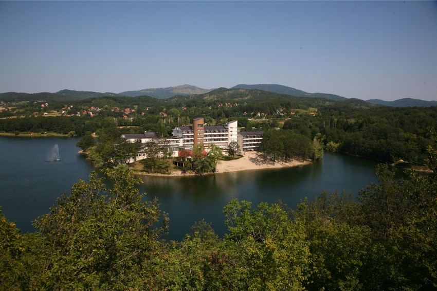 Hotel "Jezero" kraj Bora