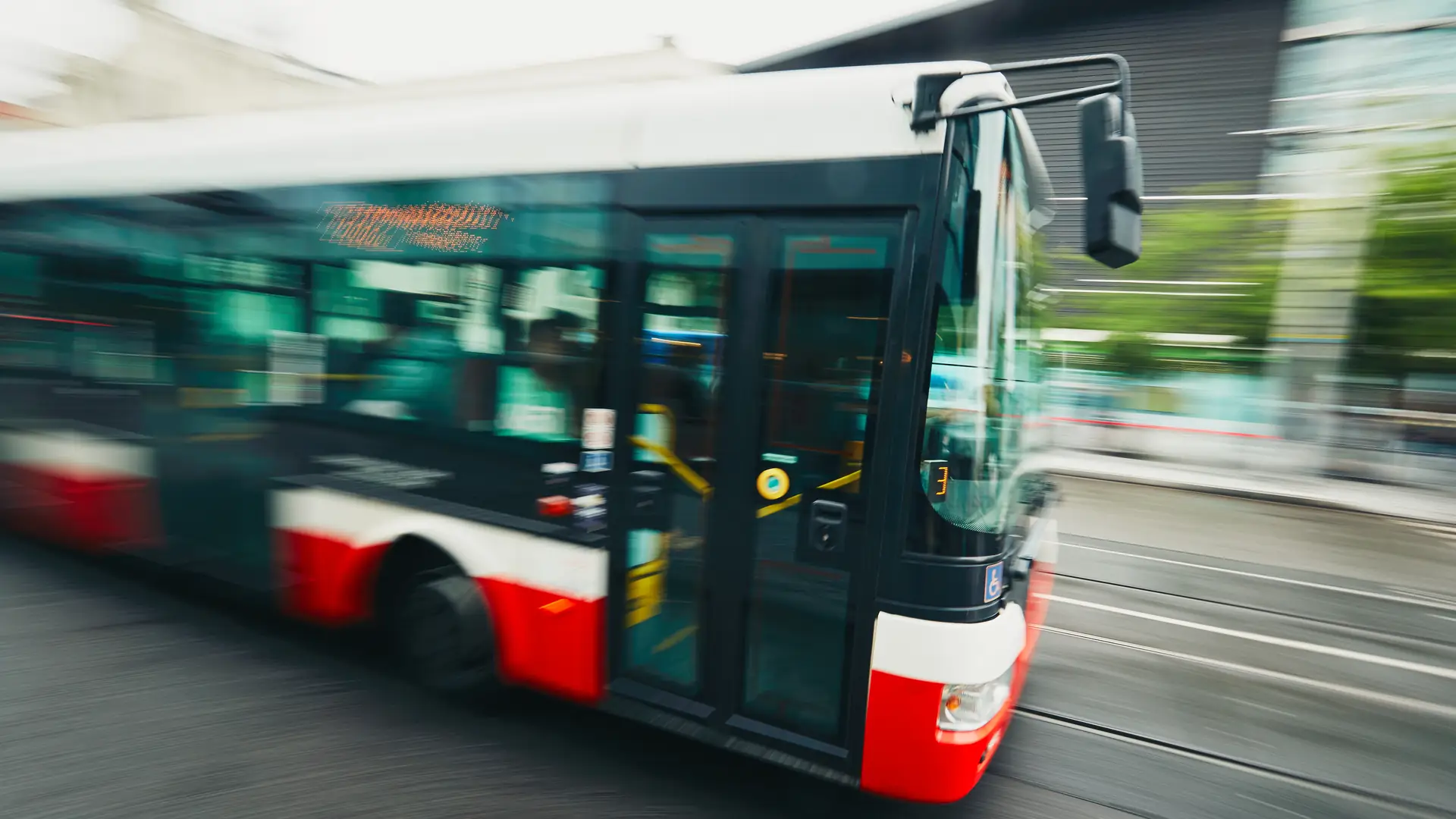 Kierowca autobusu już nie zamknie ci drzwi przed nosem. Na razie tylko w Rzeszowie