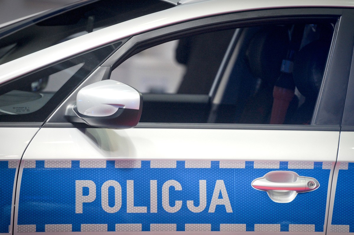 Szokujący incydent na Dolnym Śląsku. Policjant wysiadł z radiowozu, słaniając się na nogach