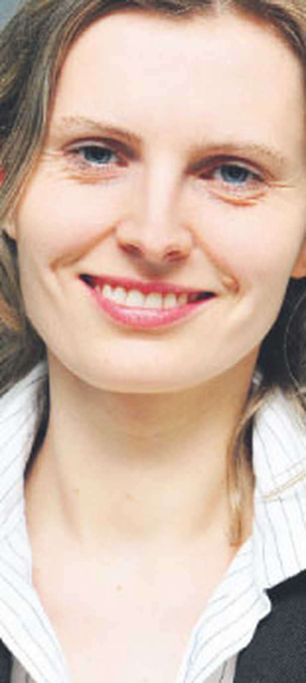 Anna Ćmikiewicz, ekspert ds. inwestycji AXA Życie