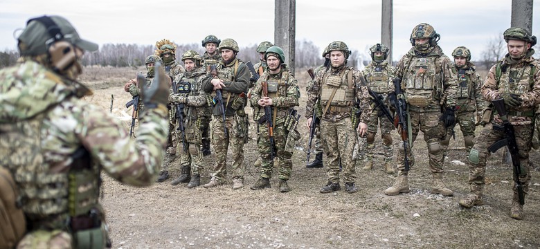 Podpis, który wszystko zmieni. "Ukrainie brakuje zdrowych, młodych mężczyzn gotowych chwycić za broń"