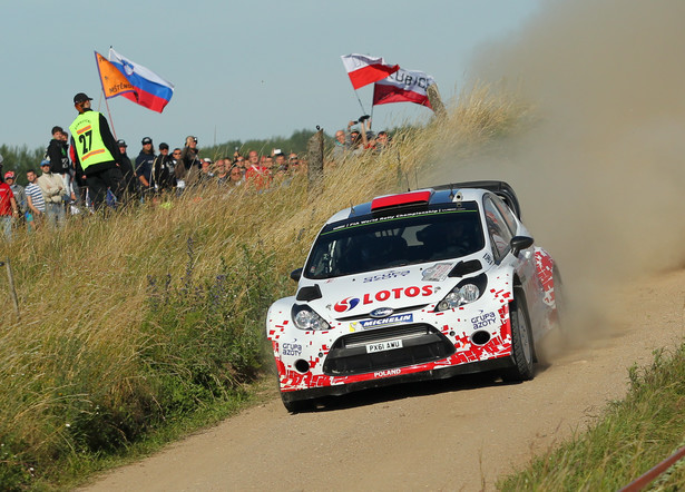 Rajd Polski: Sebastien Ogier liderem. Robert Kubica dwunasty