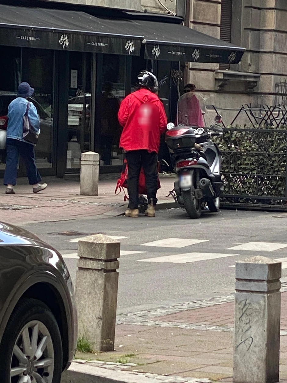 Aleksandra Subotić raznosi dostavu