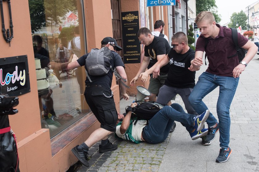 Narodowcy zaatakowali KOD podczas manifestacji