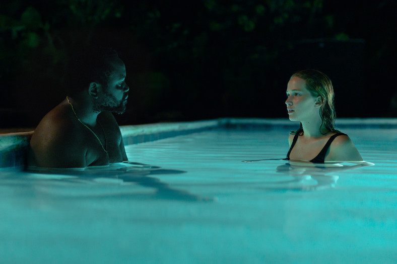 Brian Tyree Henry i Jennifer Lawrence w filmie "Most"