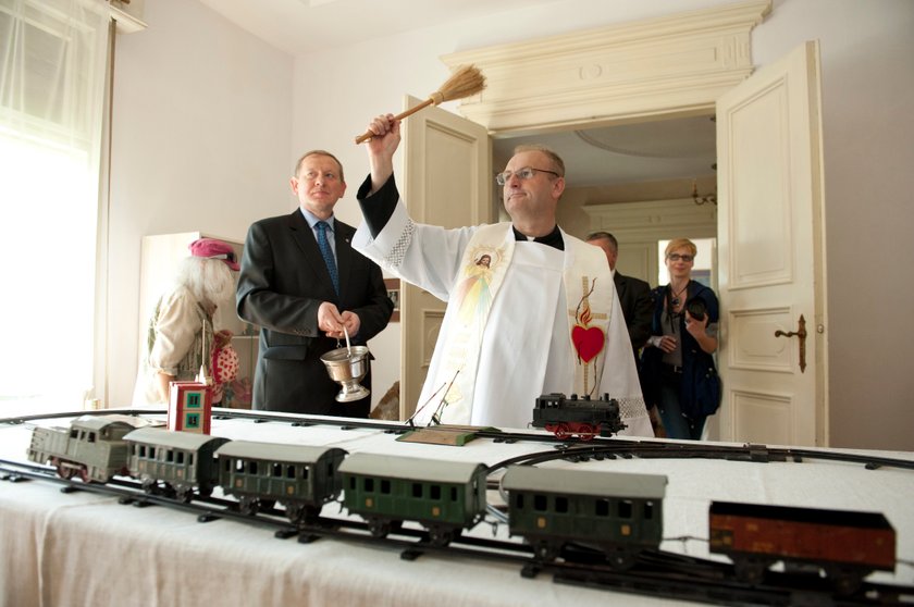 Konflikt sąsiedzki w muzeum zabawek