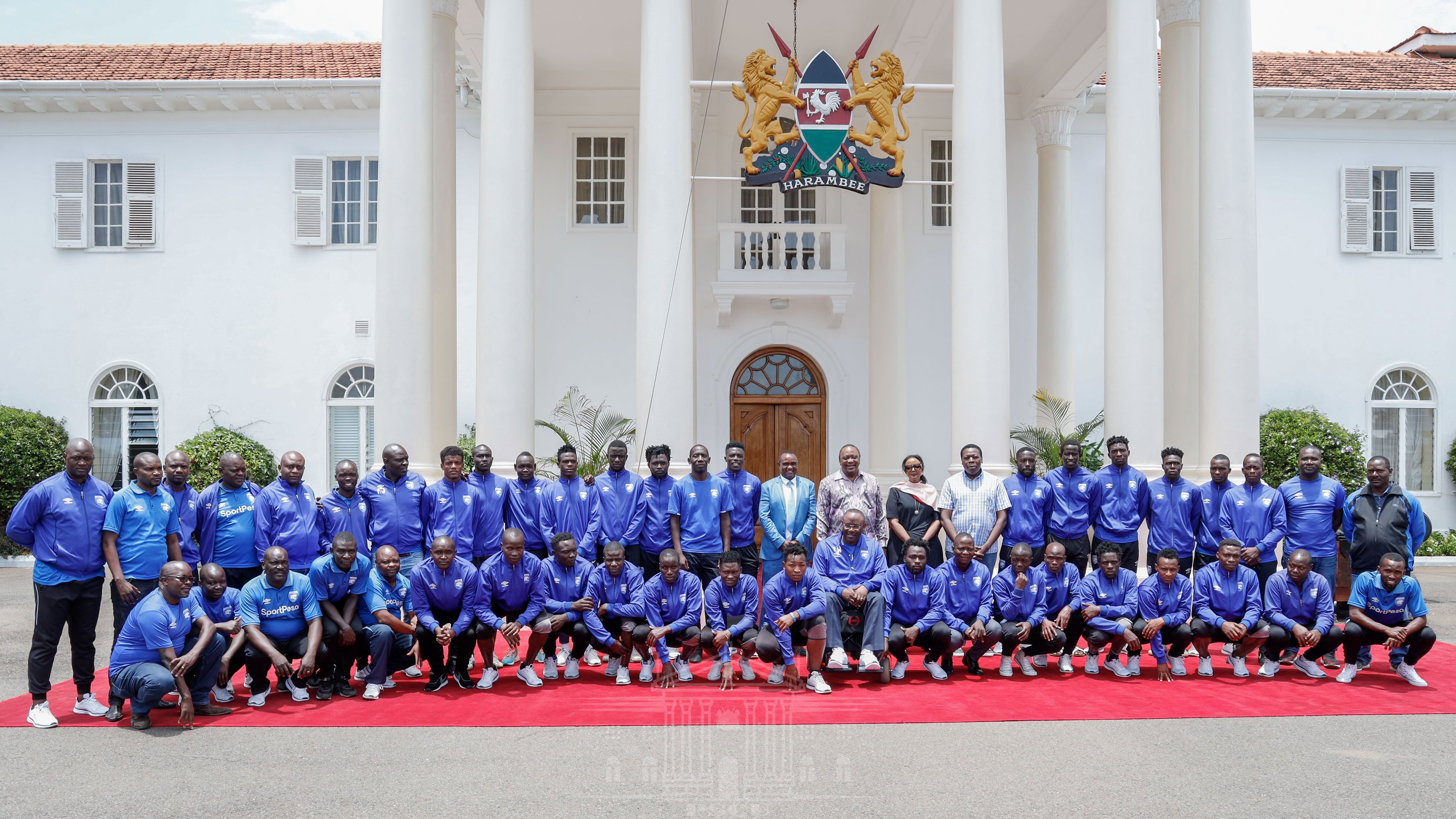 President Uhuru Kenyatta Handover A Brand New 51 Seater Bus To Afc Leopards At State House Photos Pulselive Kenya