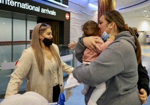 Dolazak posetilaca na aerodrom u Oklandu