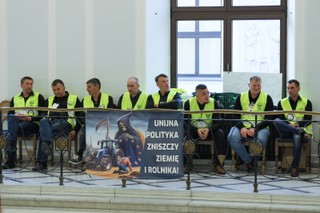 Rolnicy czekają na spotkanie z Tuskiem: Zostawiliśmy gospodarstwa i przejechaliśmy 300 - 400 km