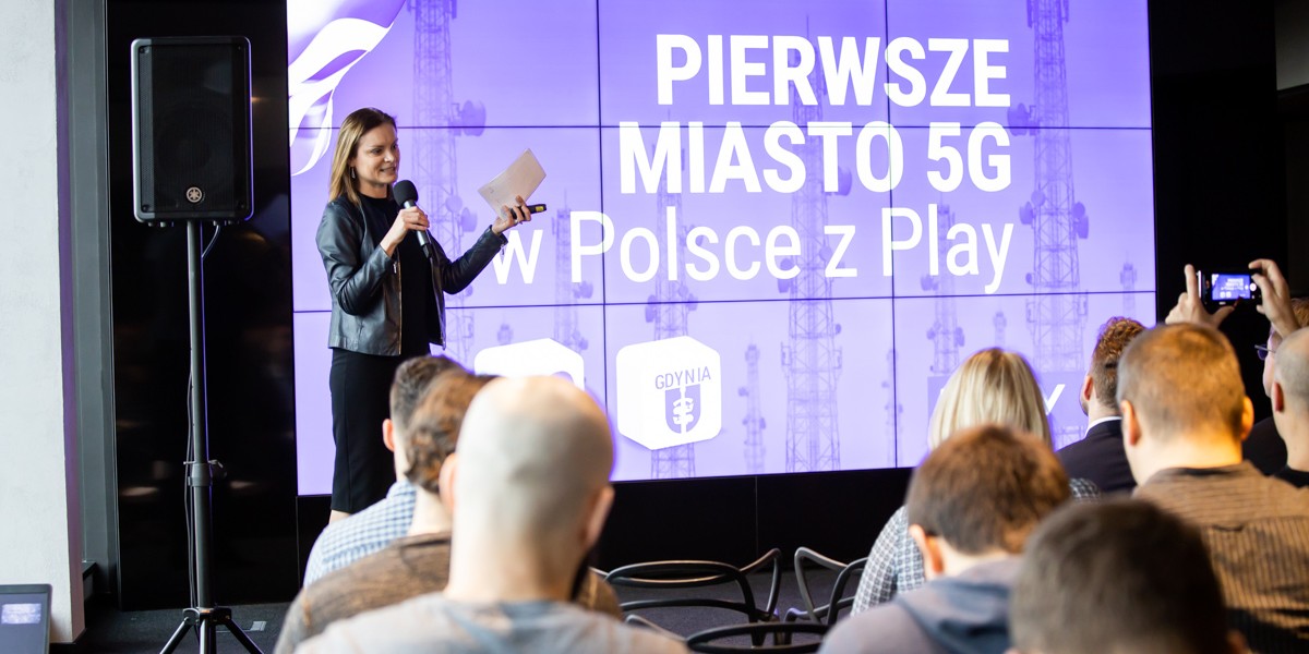 Sieć 5G działać będzie na posiadanych przez firmę zasobach radiowych o częstotliwości 2100 MHz. 