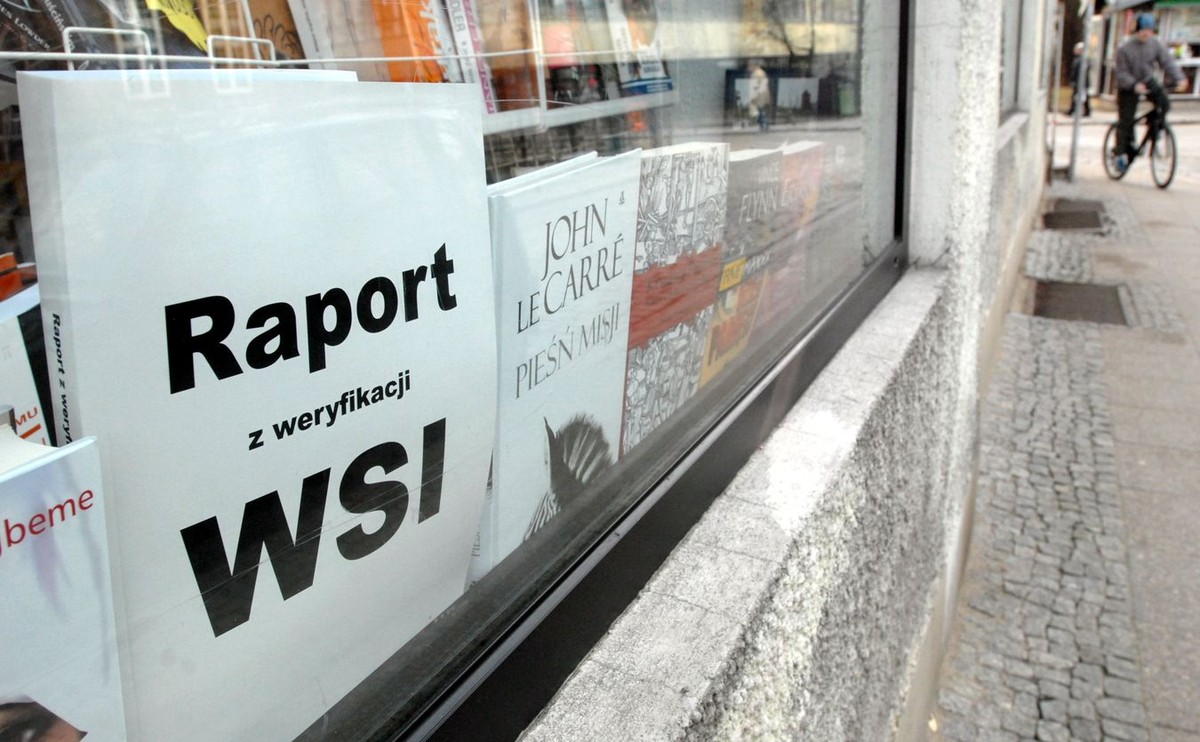 Raport o weryfikacji WSI na wystawie jednej z gdańskich księgarni. 