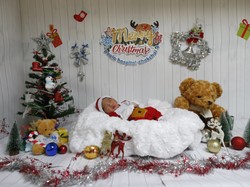 Słodkie, ale czy wygodne? W tajskim szpitalu TAK przebrano noworodki z okazji świąt. FOTO