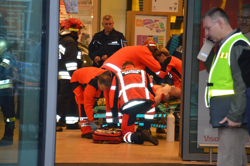 Stalowa Wola. Atak nożownika w galerii. Jedna osoba nie żyje. Dziewięć osób rannych