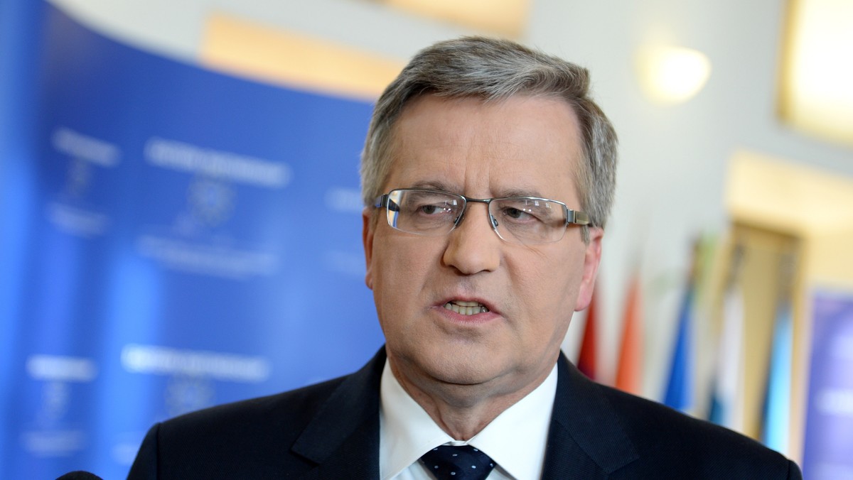 Prezydent Bronisław Komorowski z małżonką udaje się jutro rano do Watykanu, gdzie weźmie udział w uroczystościach kanonizacyjnych papieża Polaka Jana Pawła II i papieża Jana XXIII. Para prezydencka przed południem zostanie przyjęta na audiencji przez papieża Franciszka.