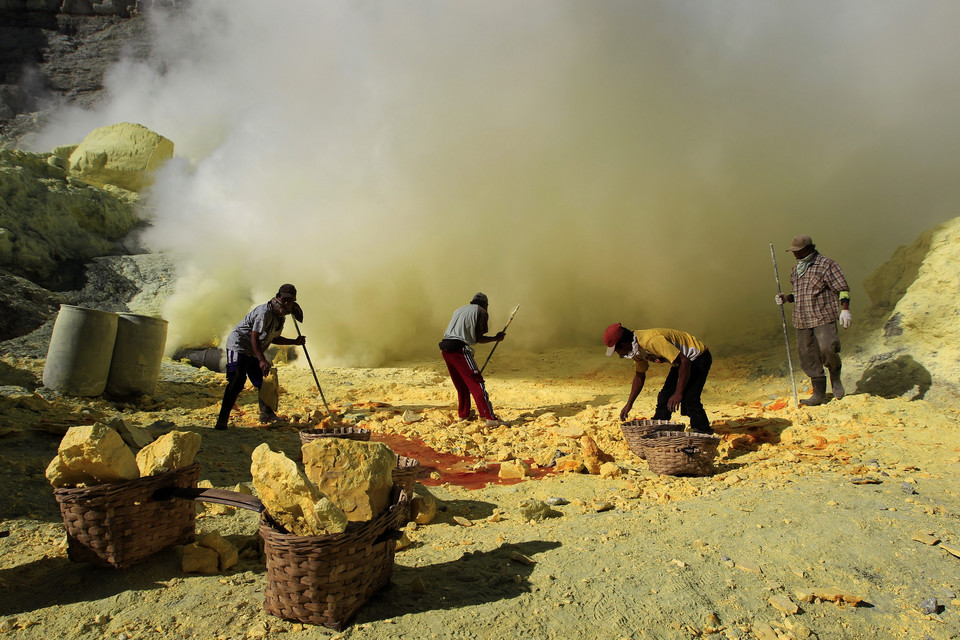 Indonezja - Jawa - siarka z wulkanu Kawah Ijen