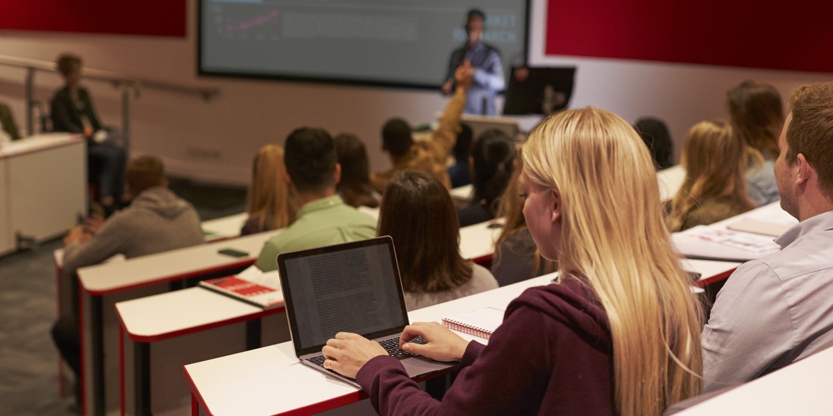 Studenci podczas wykładu (zdjęcie poglądowe)