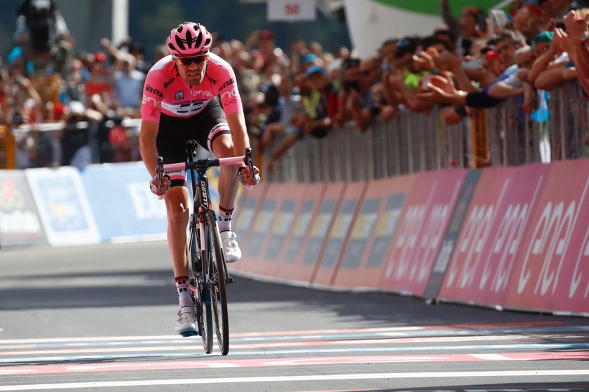 Tom Dumoulin – lider Giro d'Italia, załatwił się przy trasie wyścigu