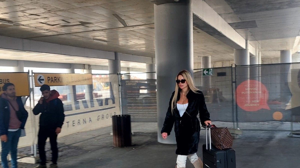 Iva Grgurić na aerodromu